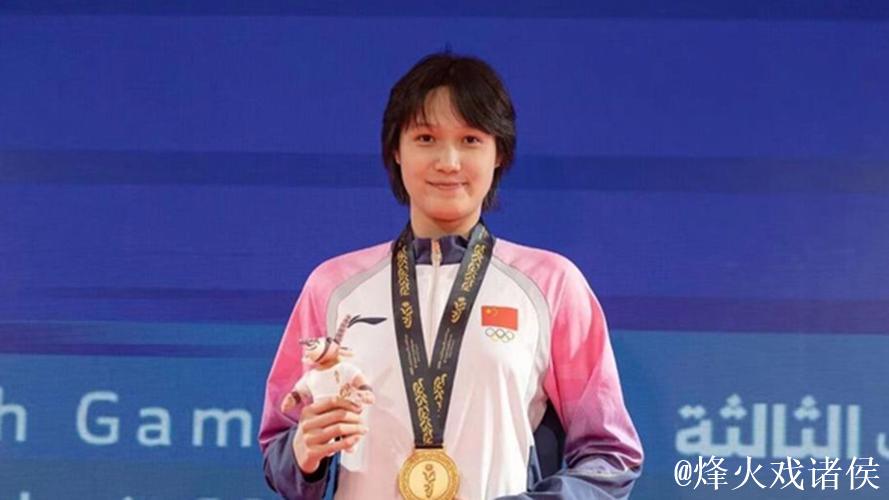 13岁中国仰泳天才少女逆袭夺冠，表现震撼全场
